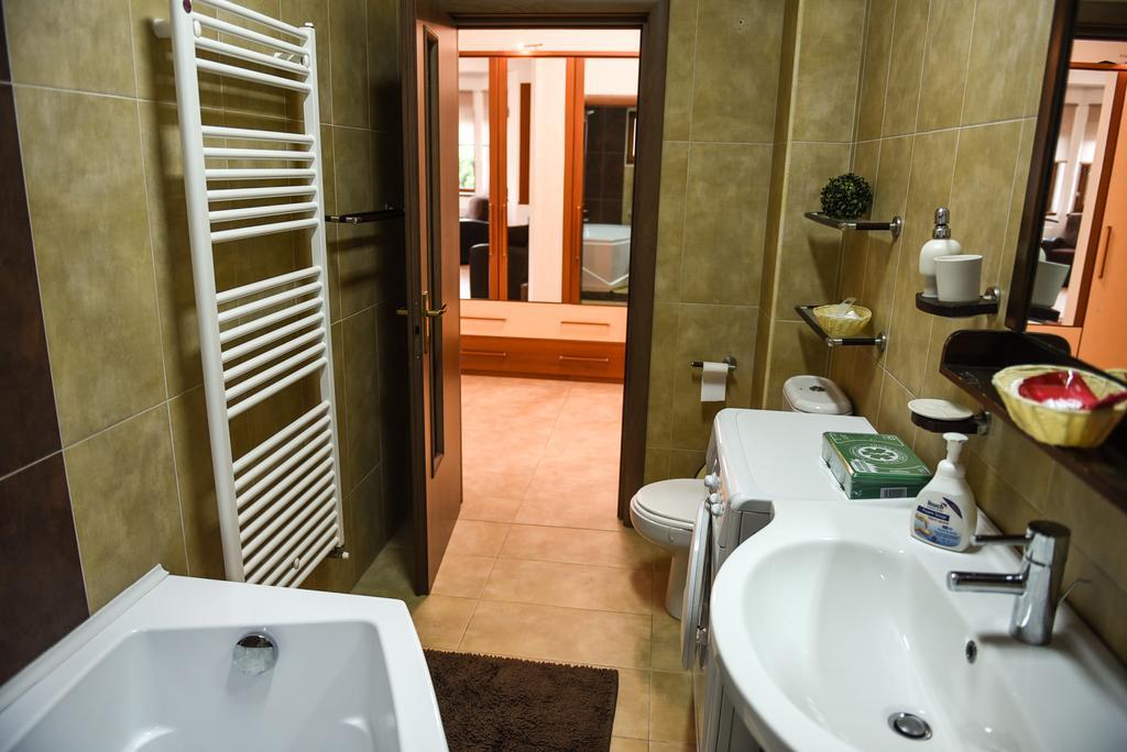 Modern Apartment Near City Center Клуж-Напока Екстериор снимка